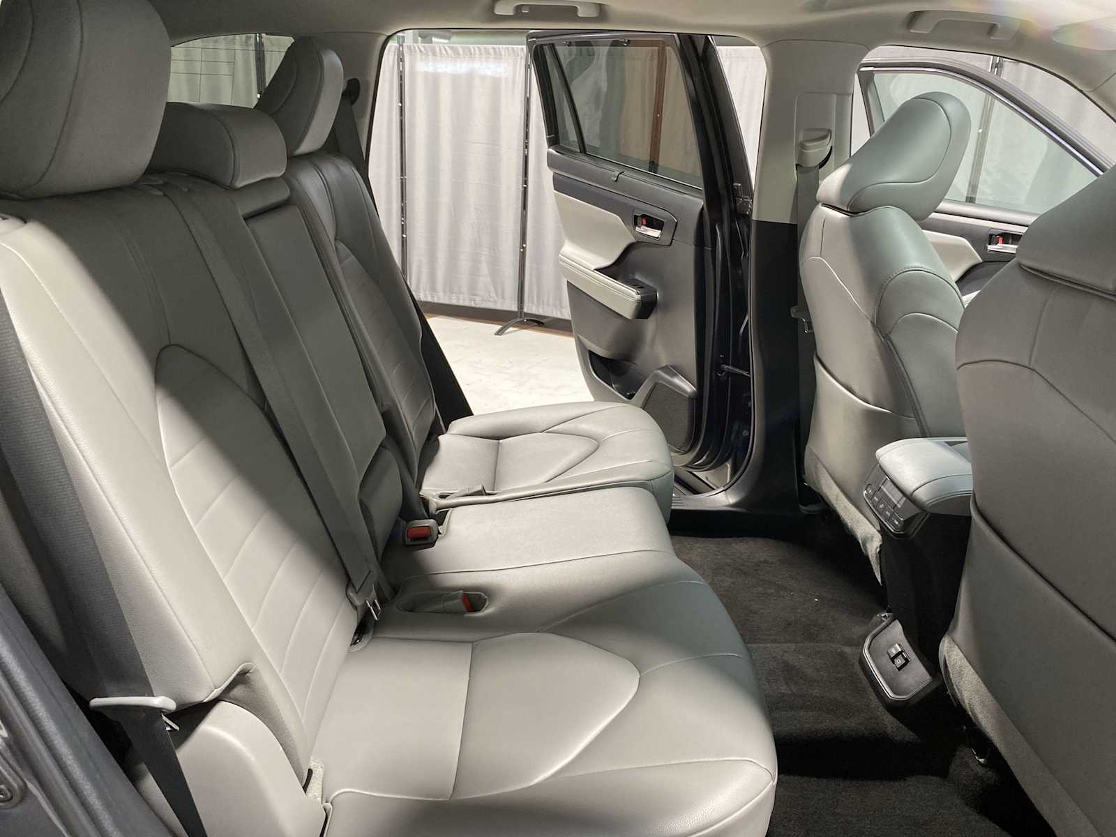 Thumbnail: 2023 Toyota Highlander - 13