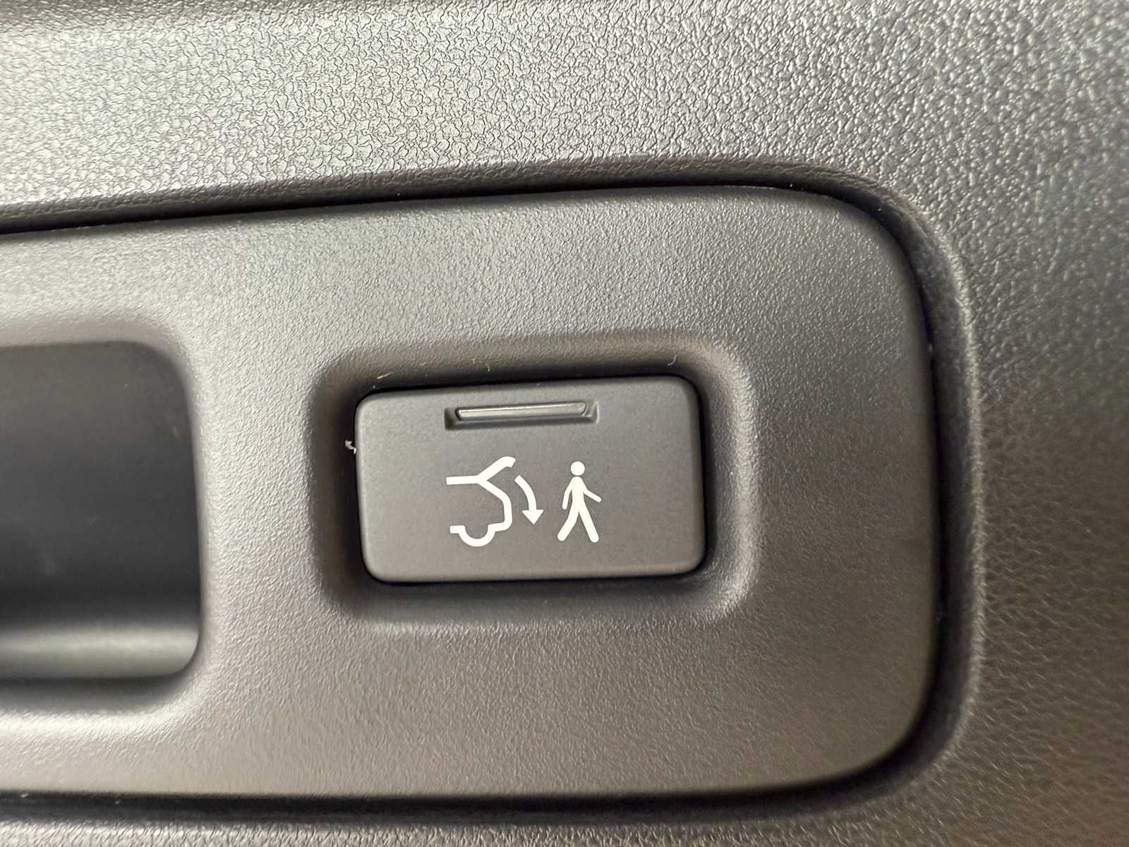 Thumbnail: 2025 Acura ADX - 29