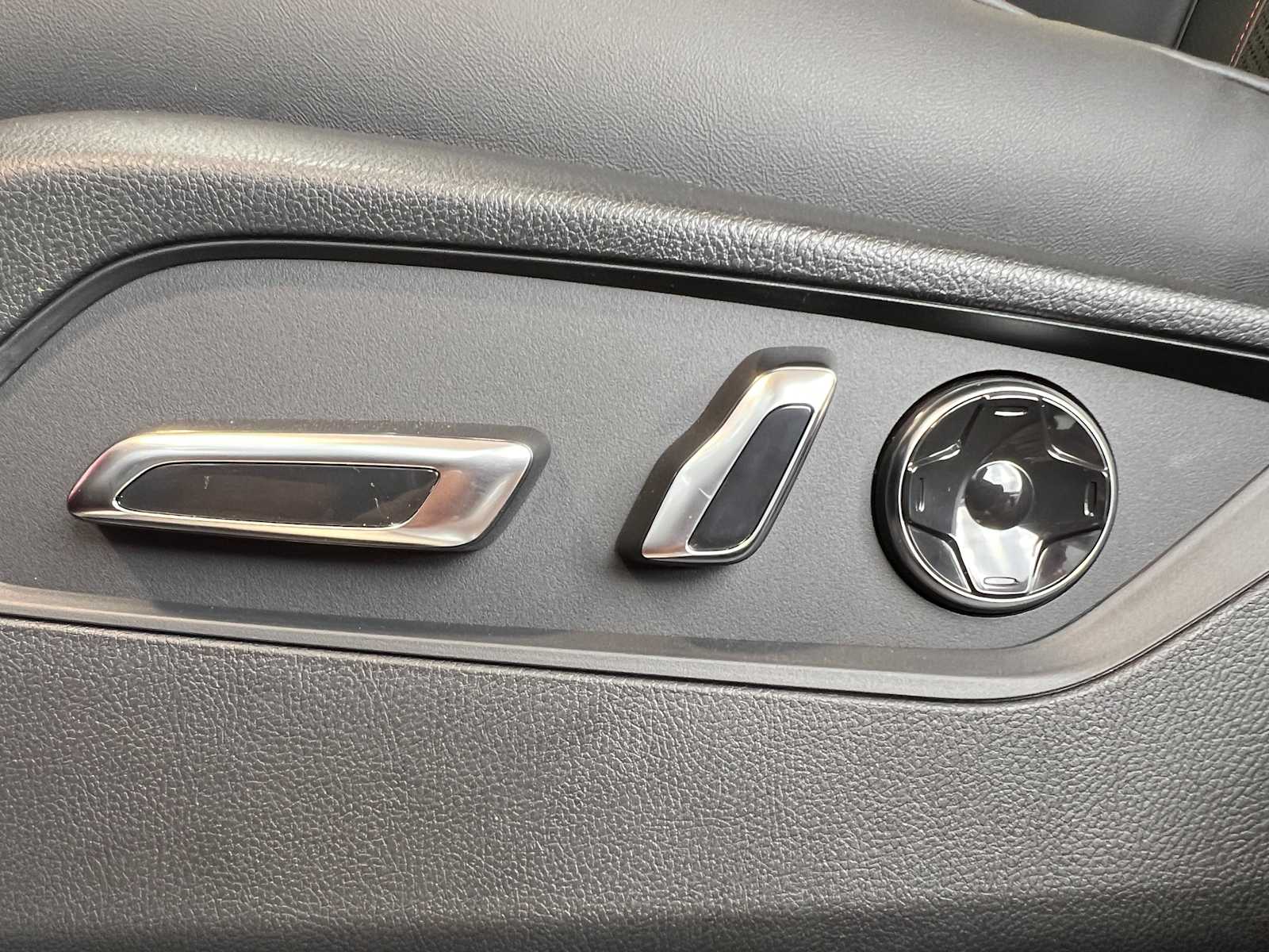 Thumbnail: 2026 Acura RDX - 17