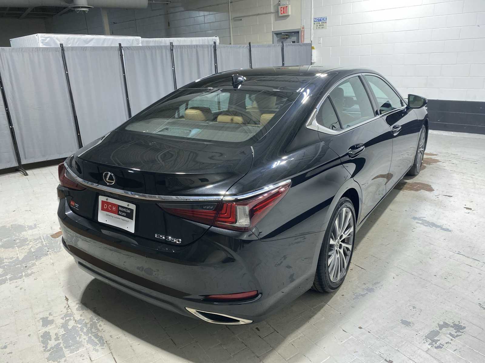 Thumbnail: 2020 Lexus ES - 26
