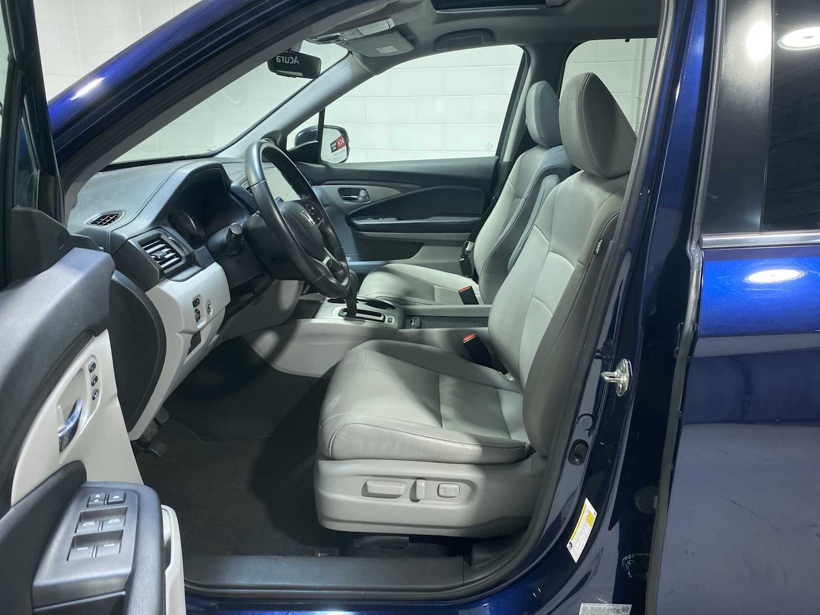 Thumbnail: 2019 Honda Pilot - 2