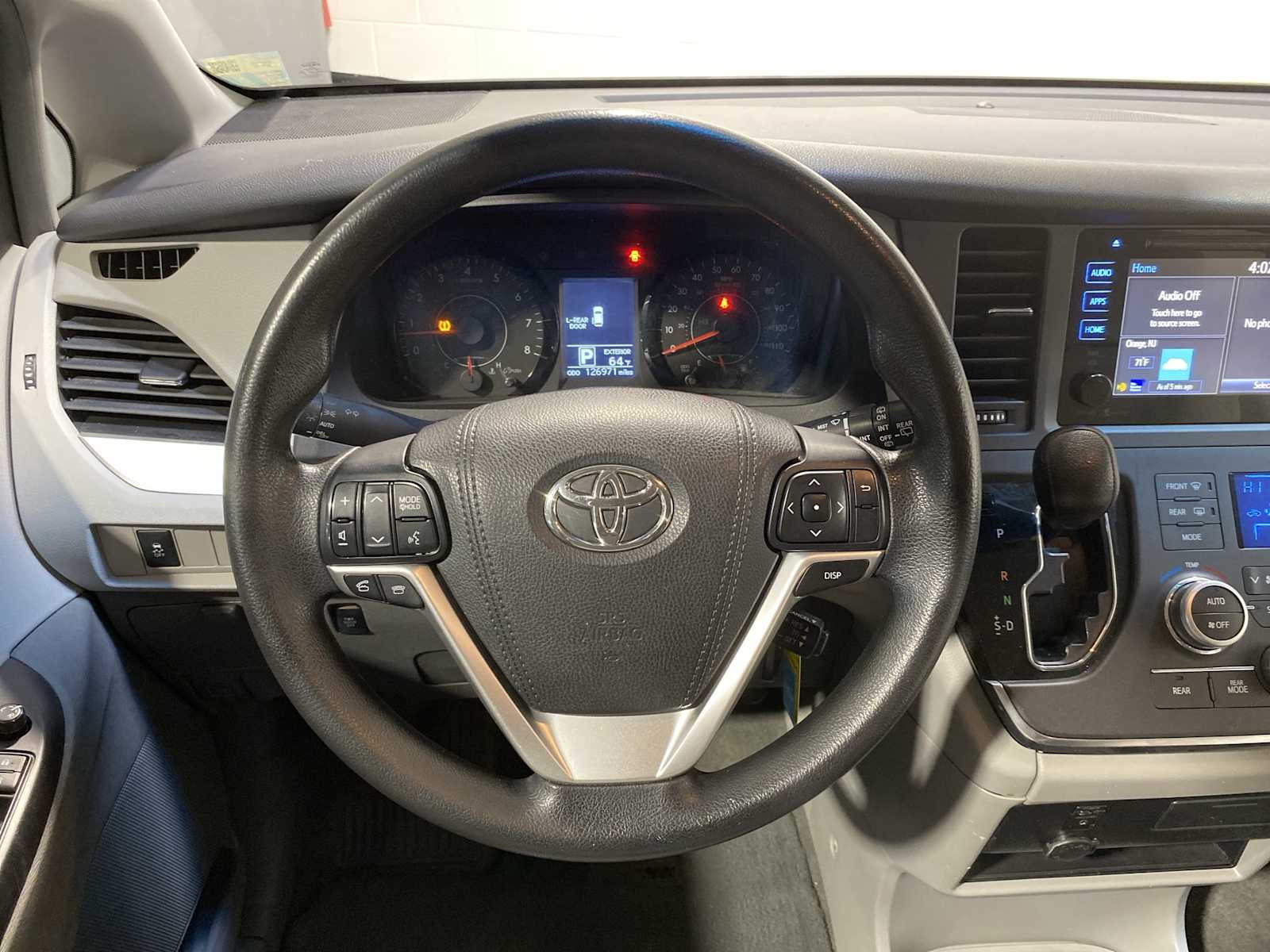 Thumbnail: 2015 Toyota Sienna - 15