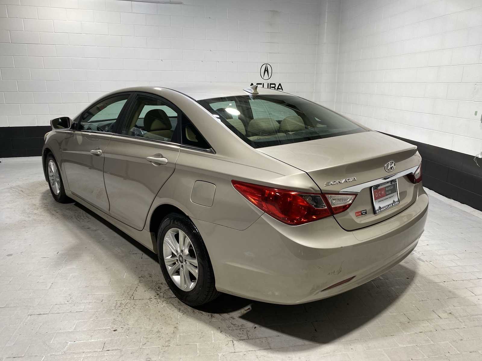 Thumbnail: 2011 Hyundai Sonata - 4