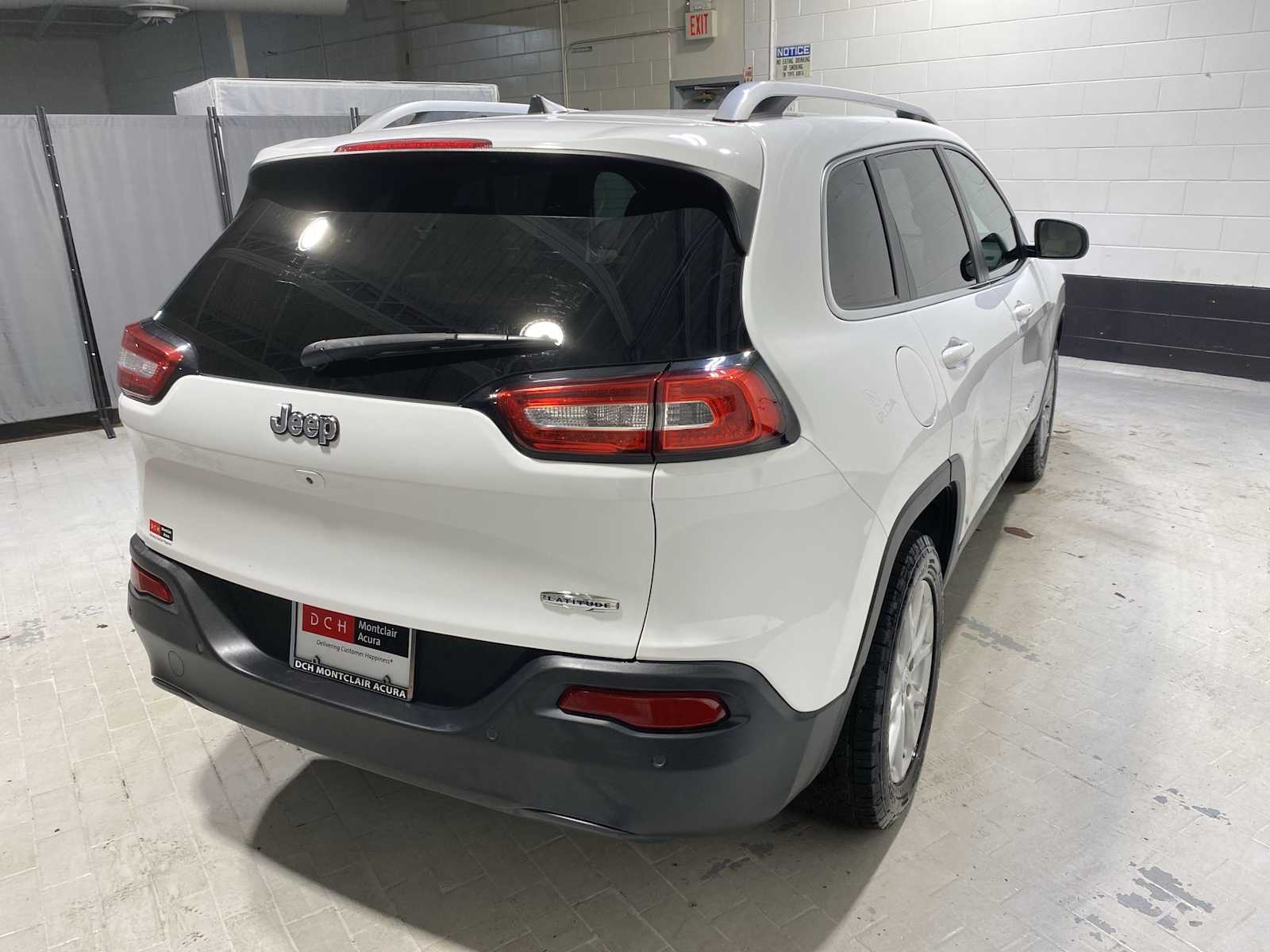 Thumbnail: 2017 Jeep Cherokee - 26