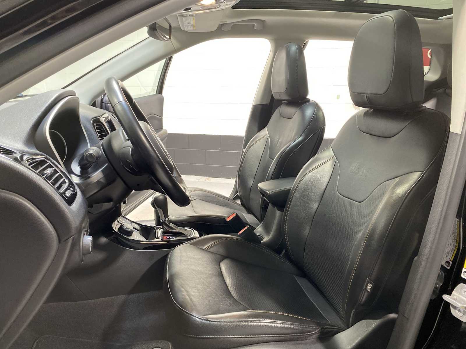Thumbnail: 2020 Jeep Compass - 11