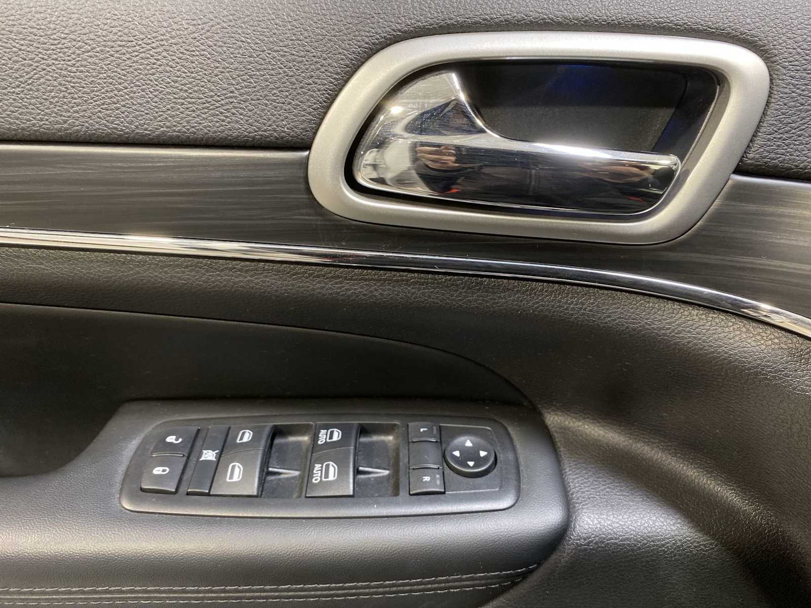 Thumbnail: 2019 Jeep Grand Cherokee - 23