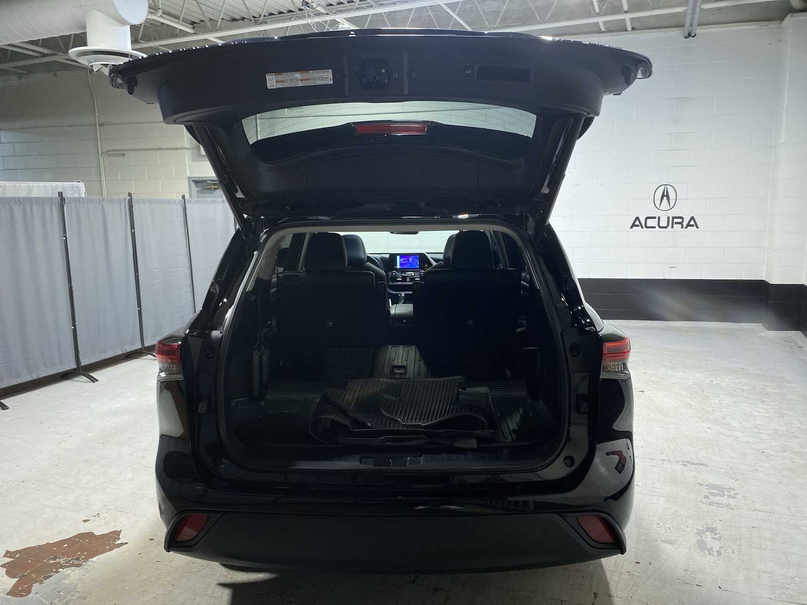 Thumbnail: 2023 Toyota Highlander - 19