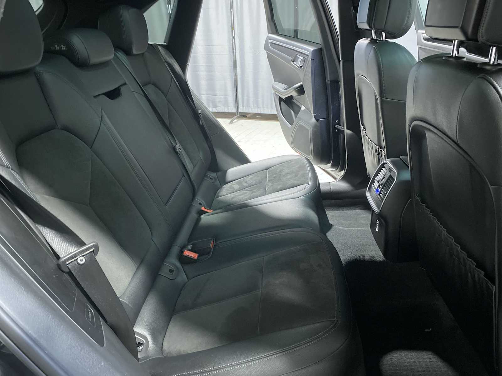 Thumbnail: 2017 Porsche Macan - 13