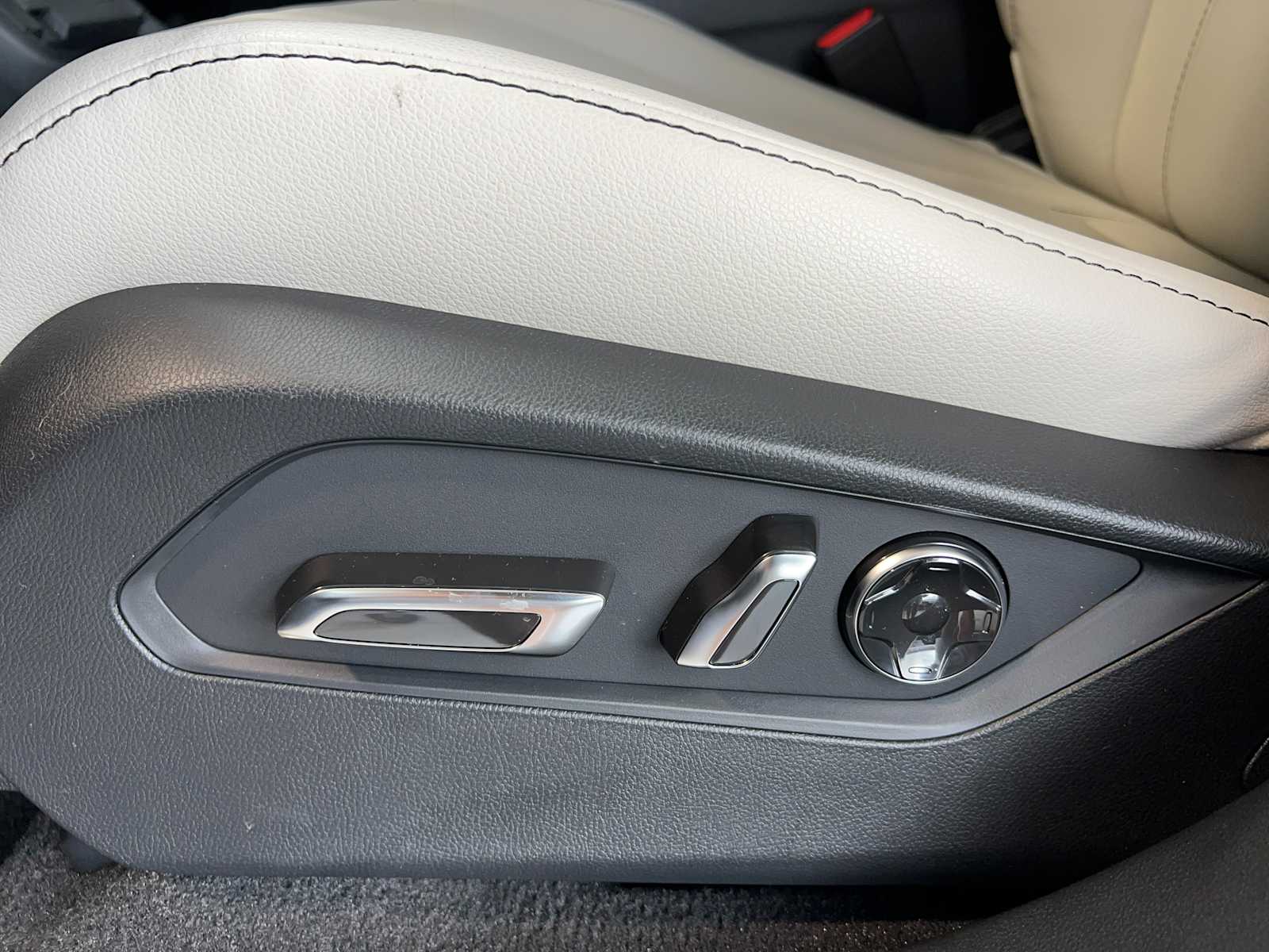 Thumbnail: 2026 Acura RDX - 16