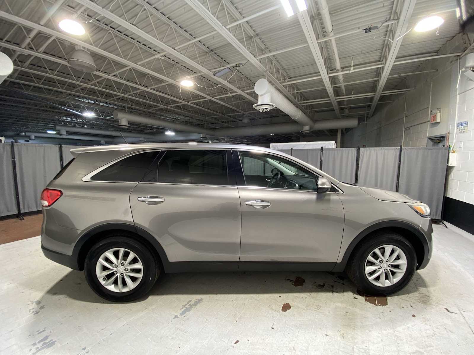Thumbnail: 2016 Kia Sorento - 27