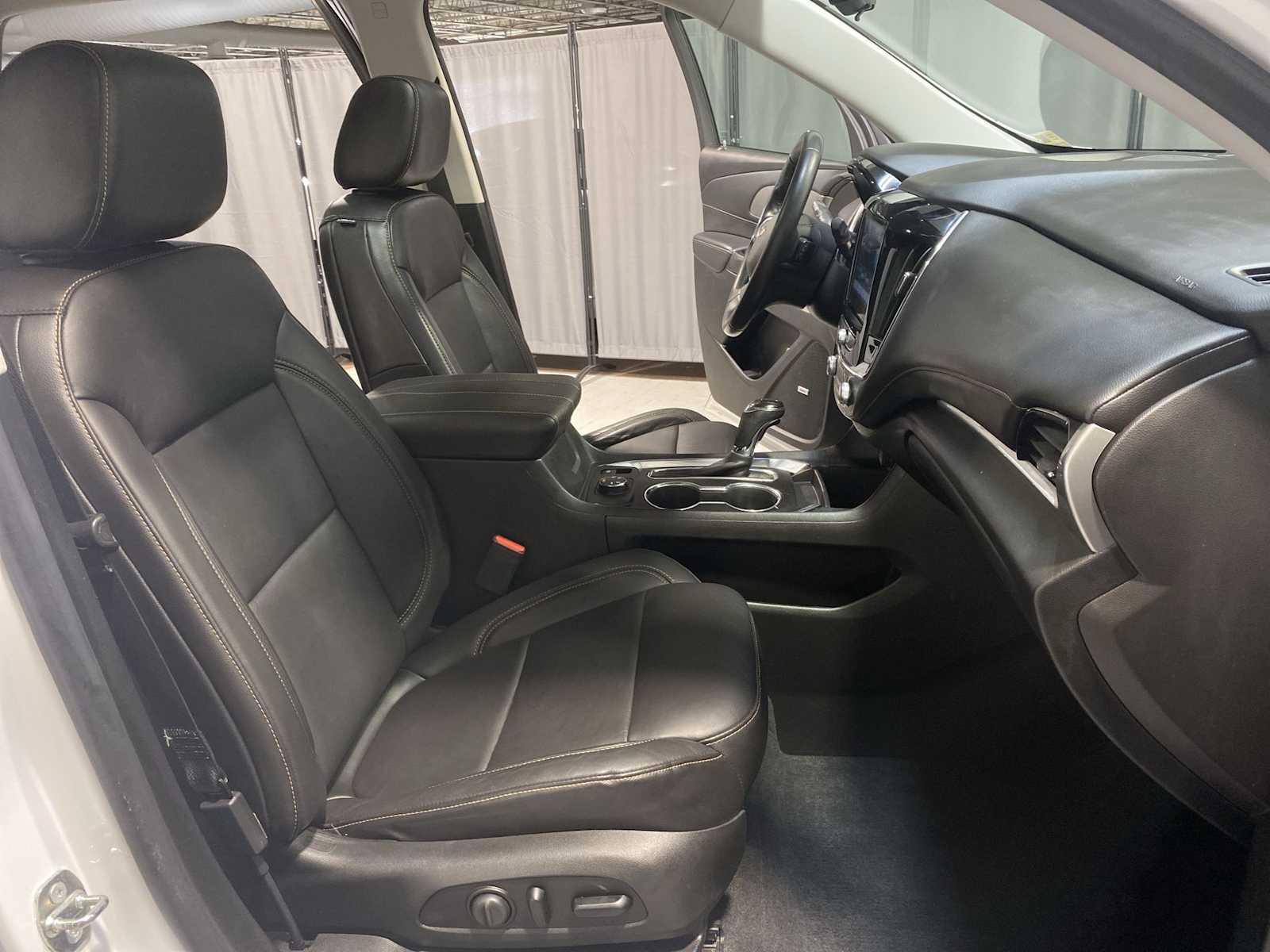 Thumbnail: 2018 Chevrolet Traverse - 14