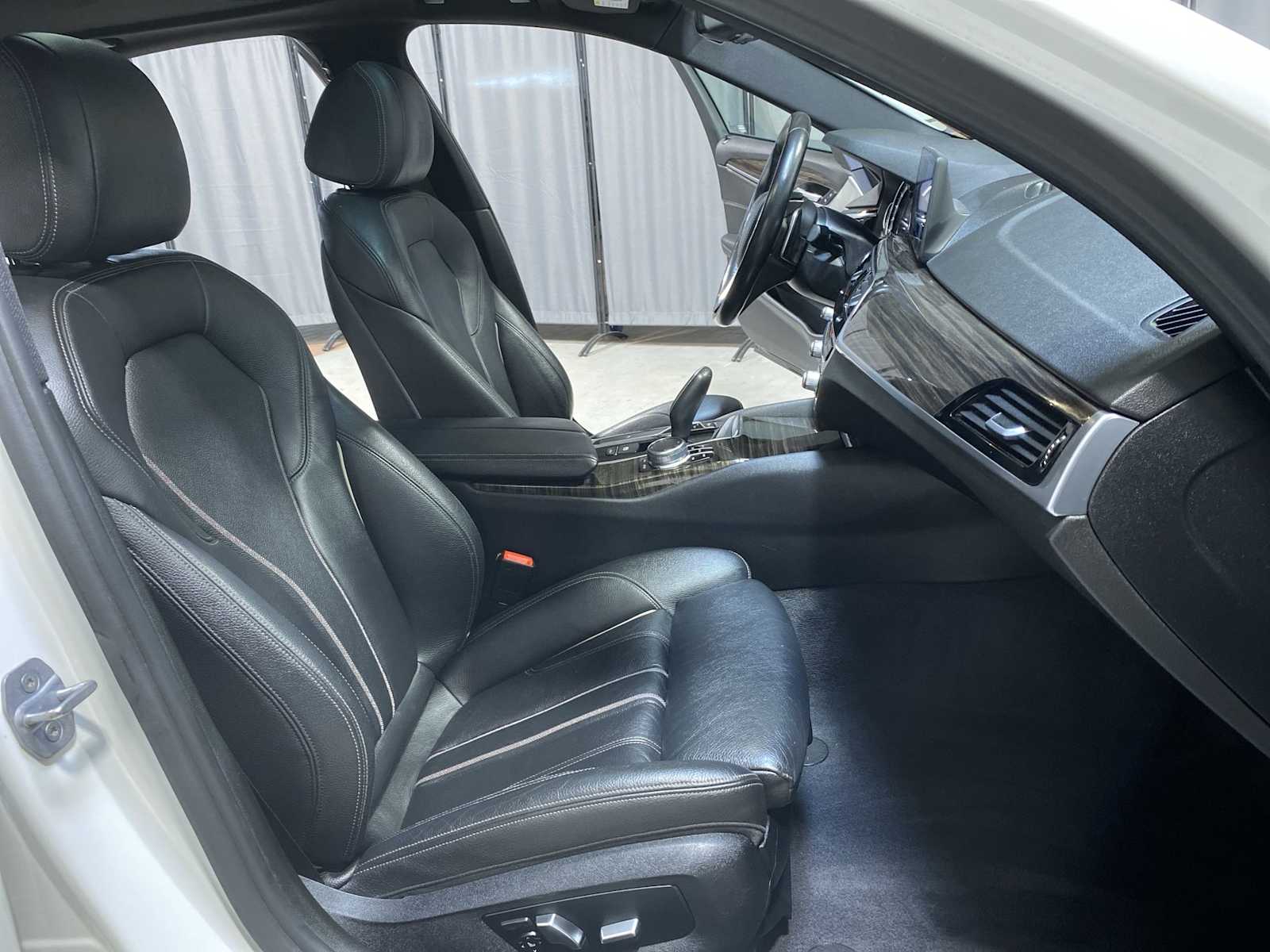 Thumbnail: 2017 BMW 5 Series - 14