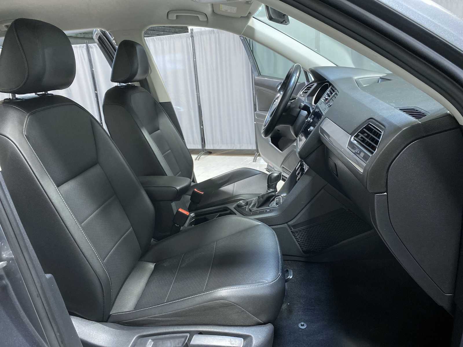 Thumbnail: 2018 Volkswagen Tiguan - 14
