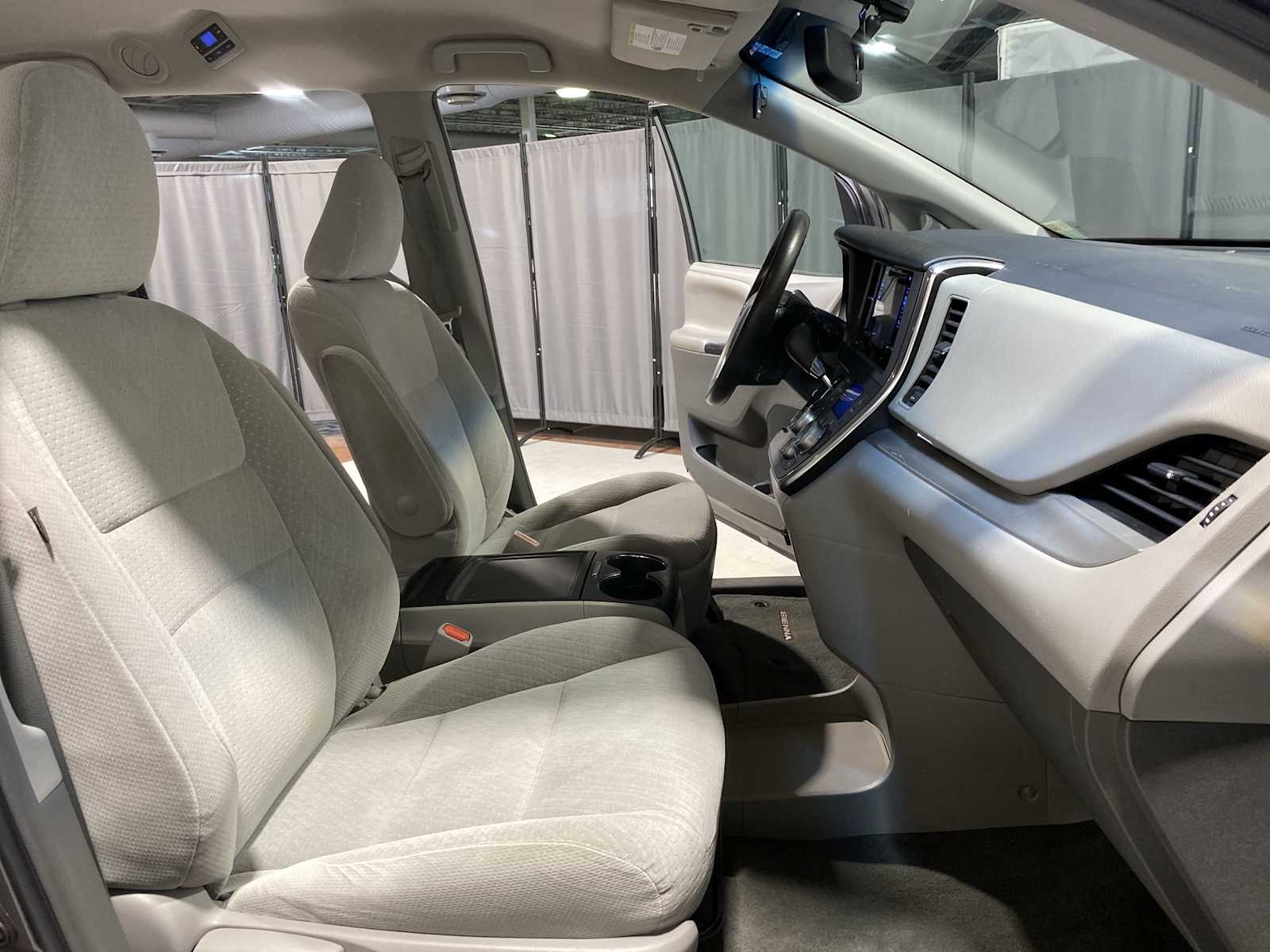 Thumbnail: 2015 Toyota Sienna - 14