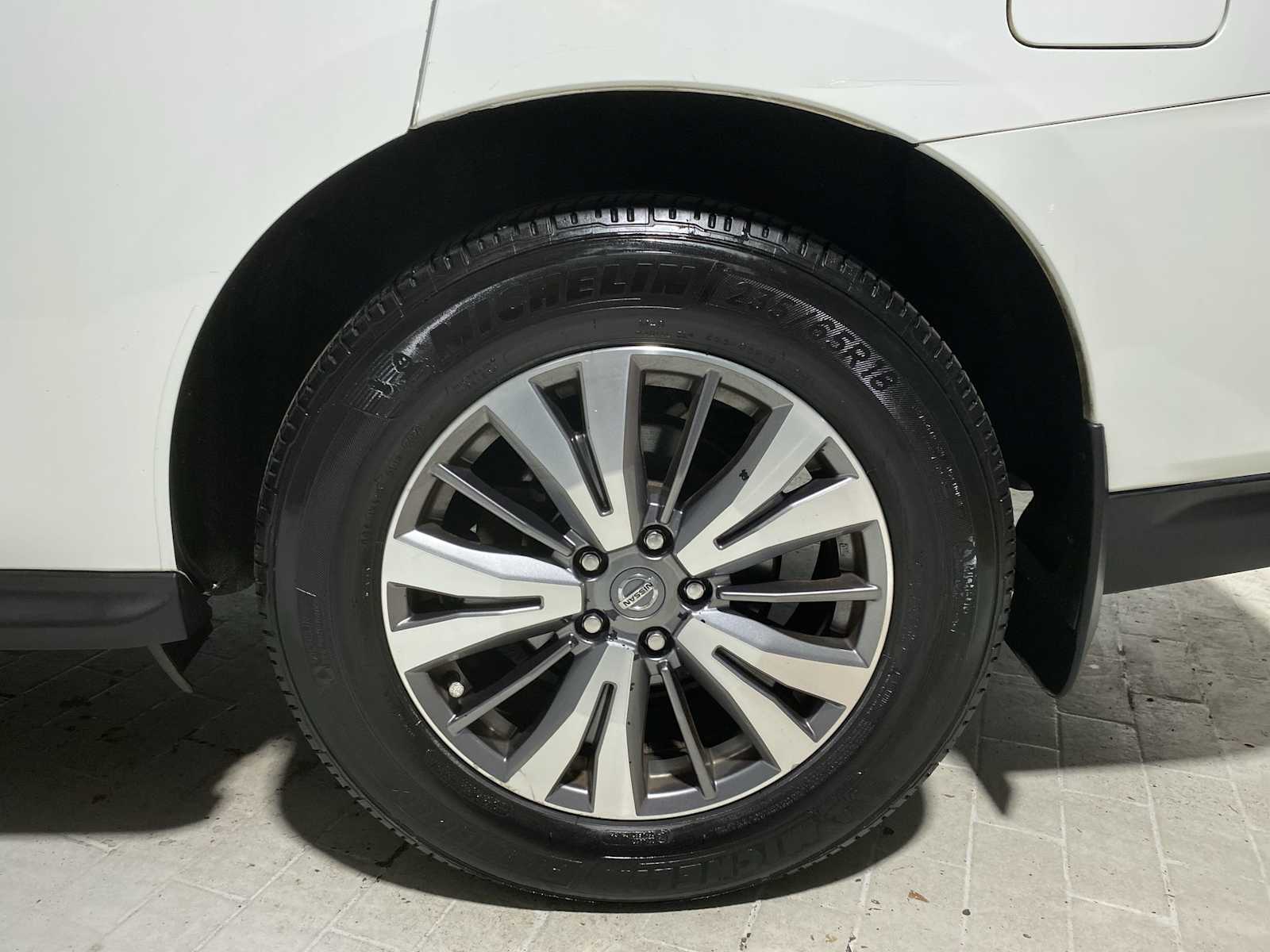 Thumbnail: 2019 Nissan Pathfinder - 8