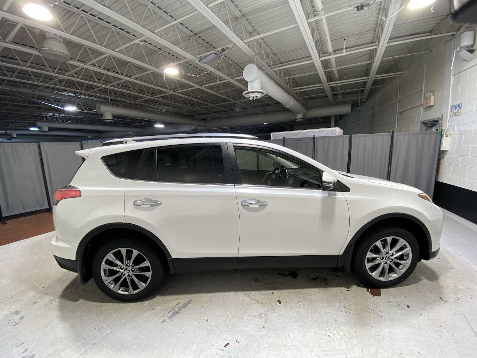 Thumbnail: 2018 Toyota RAV4 - 27