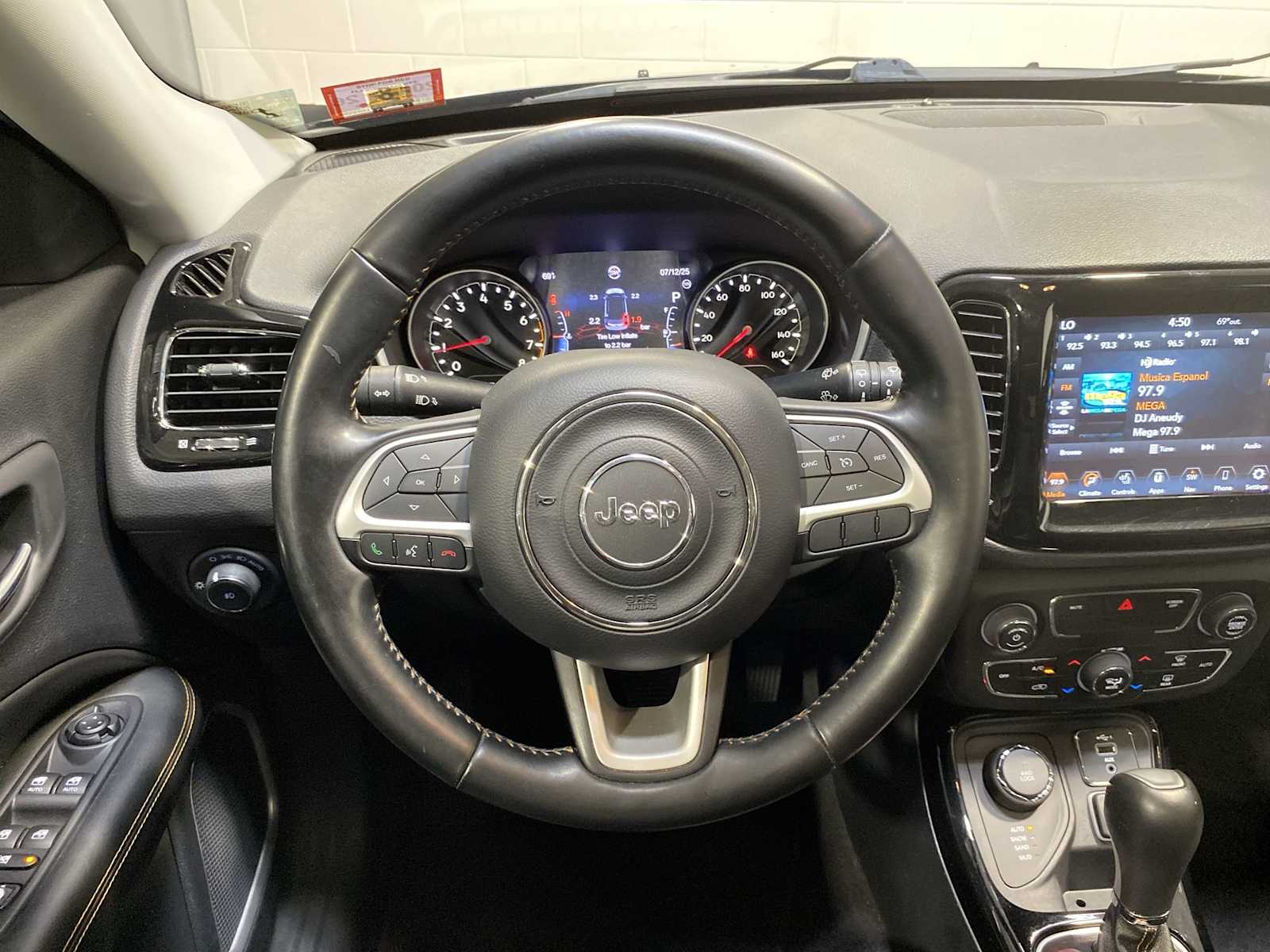 Thumbnail: 2020 Jeep Compass - 15
