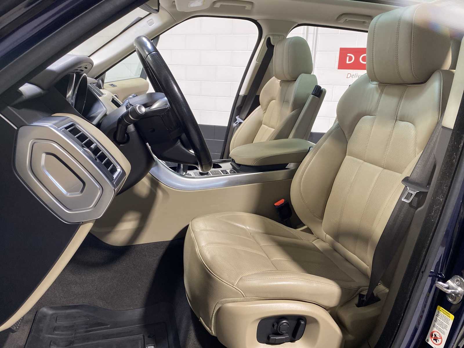 Thumbnail: 2016 Land Rover Range Rover Sport - 11