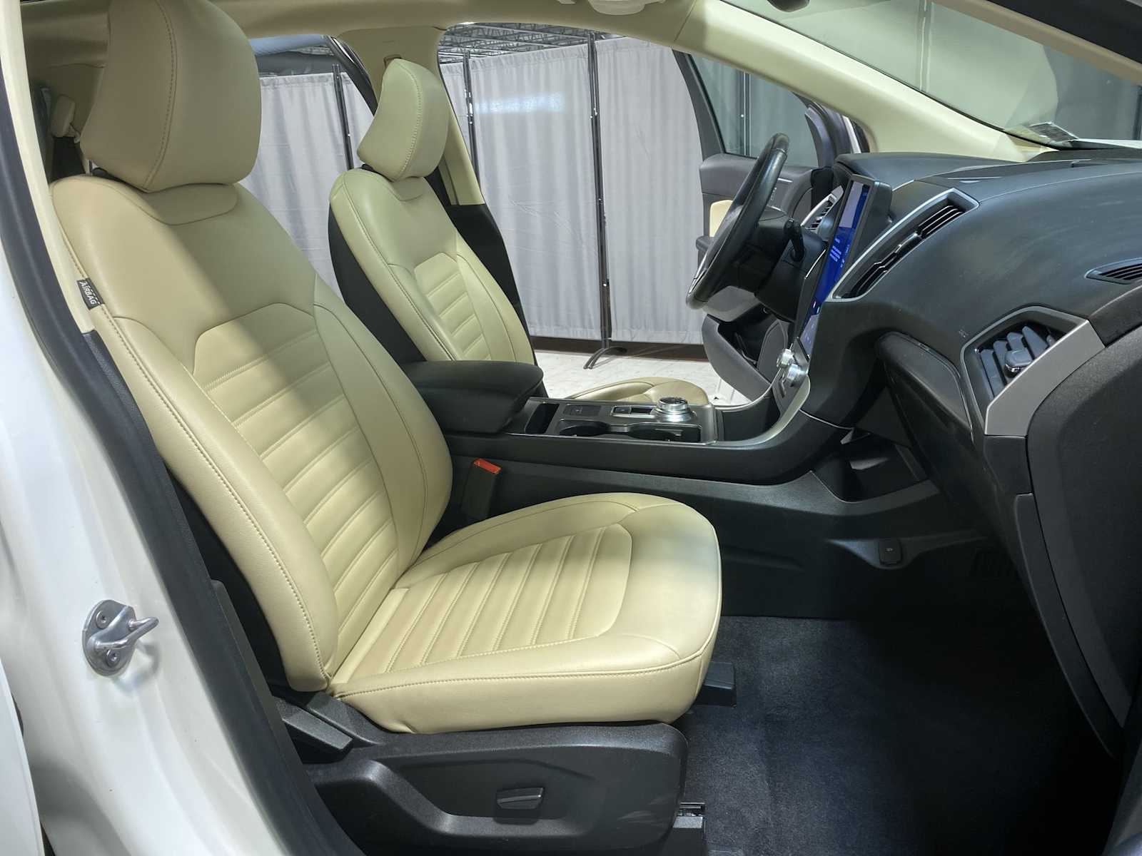 Thumbnail: 2022 Ford Edge - 14