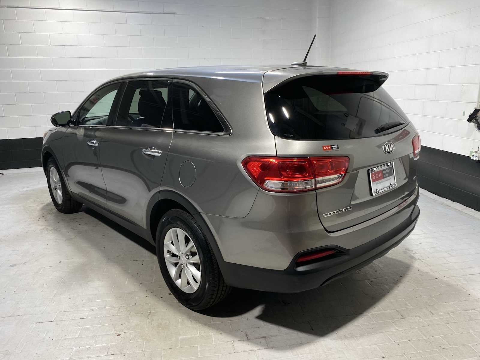 Thumbnail: 2016 Kia Sorento - 4