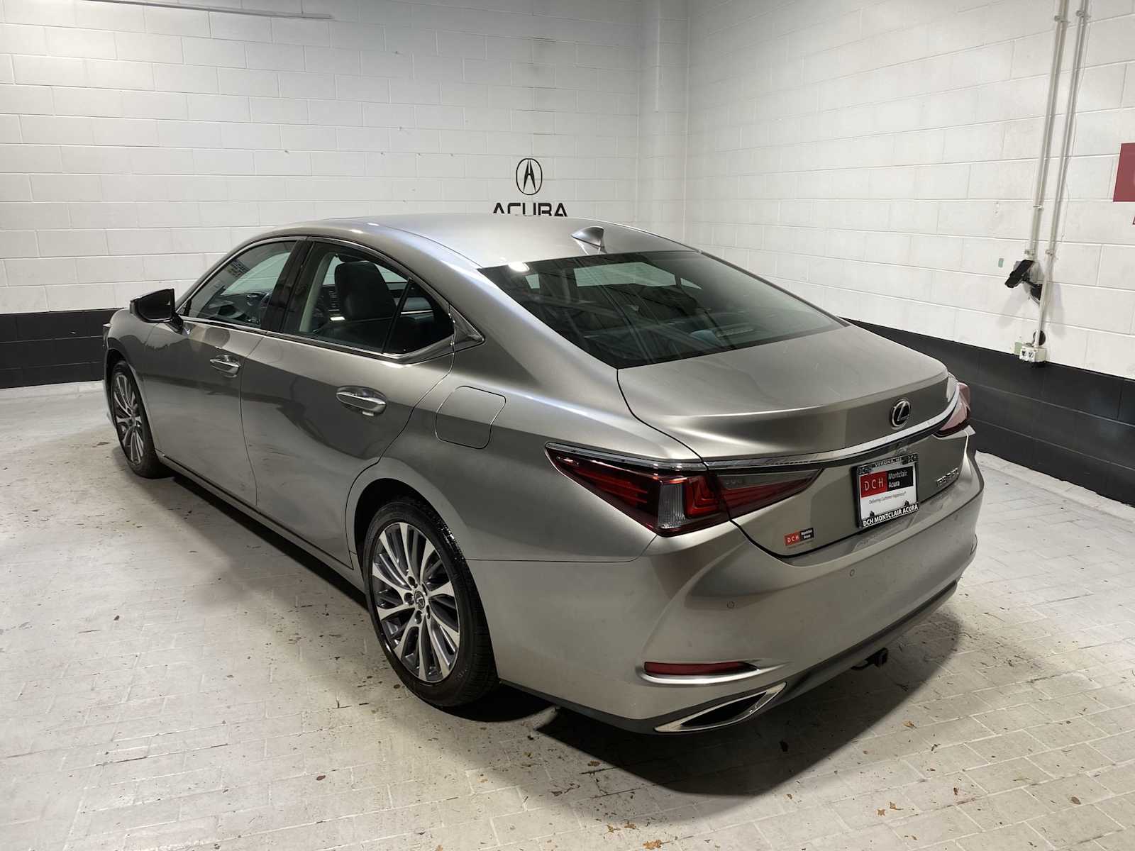 Thumbnail: 2019 Lexus ES - 4