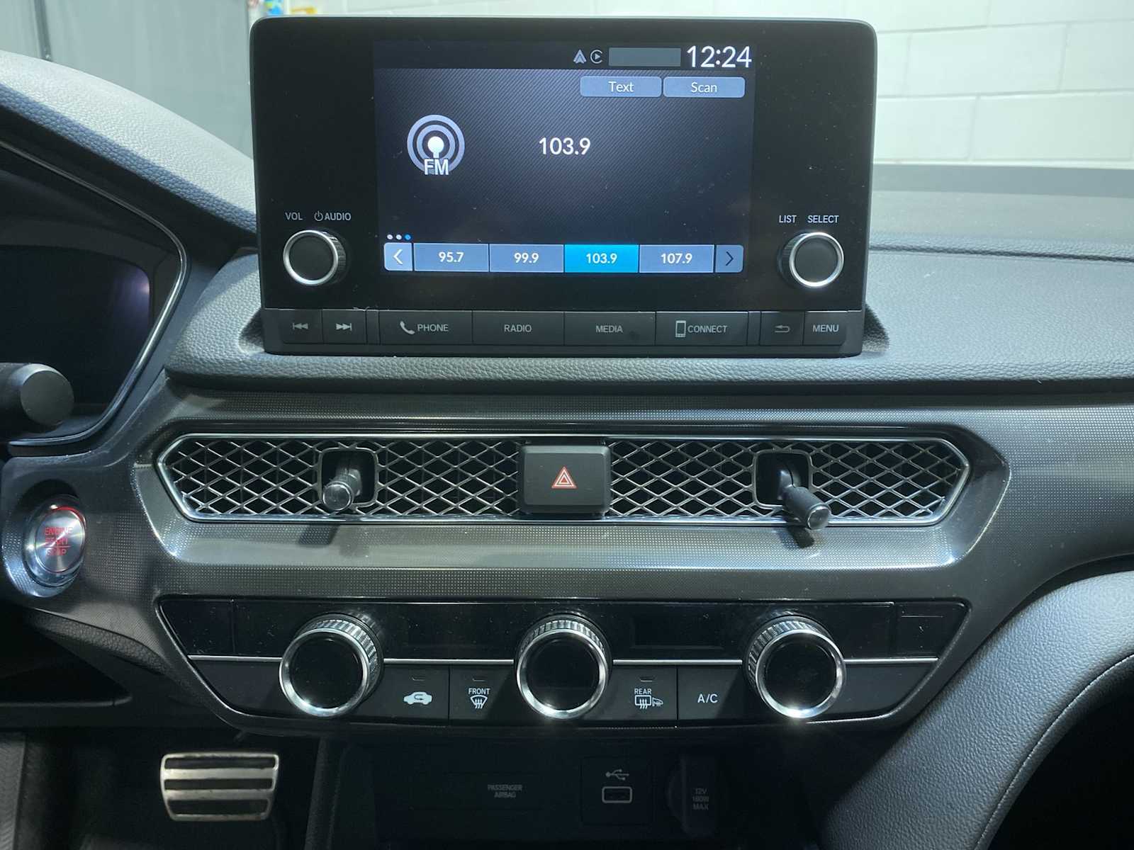 Thumbnail: 2023 Acura Integra - 16