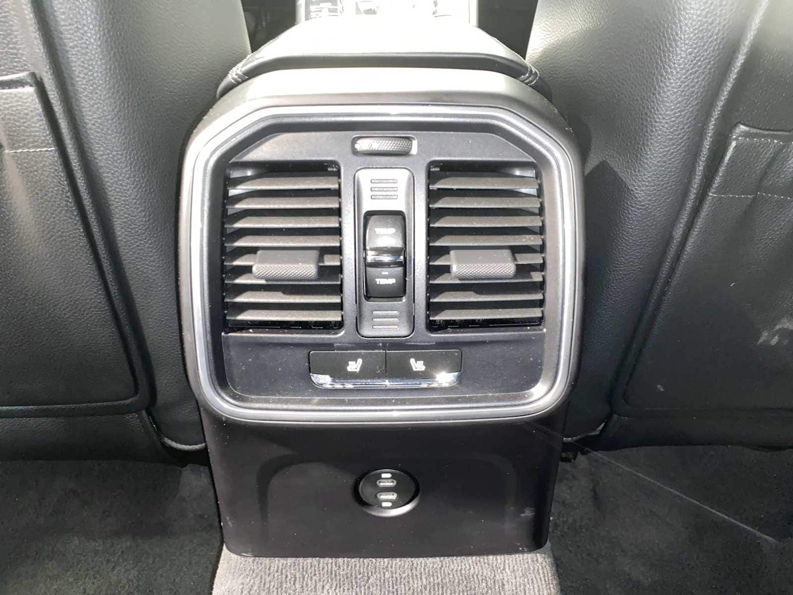 Thumbnail: 2020 Porsche Macan - 25