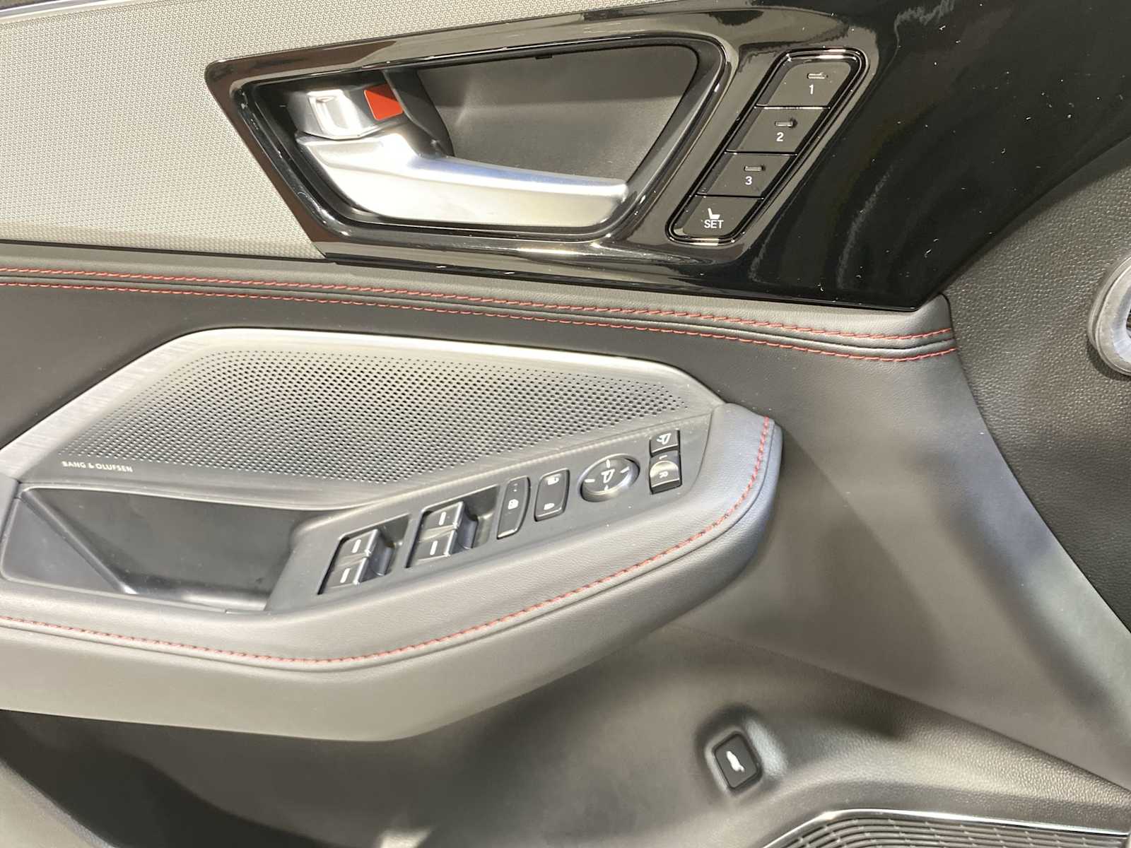 Thumbnail: 2025 Acura MDX - 23
