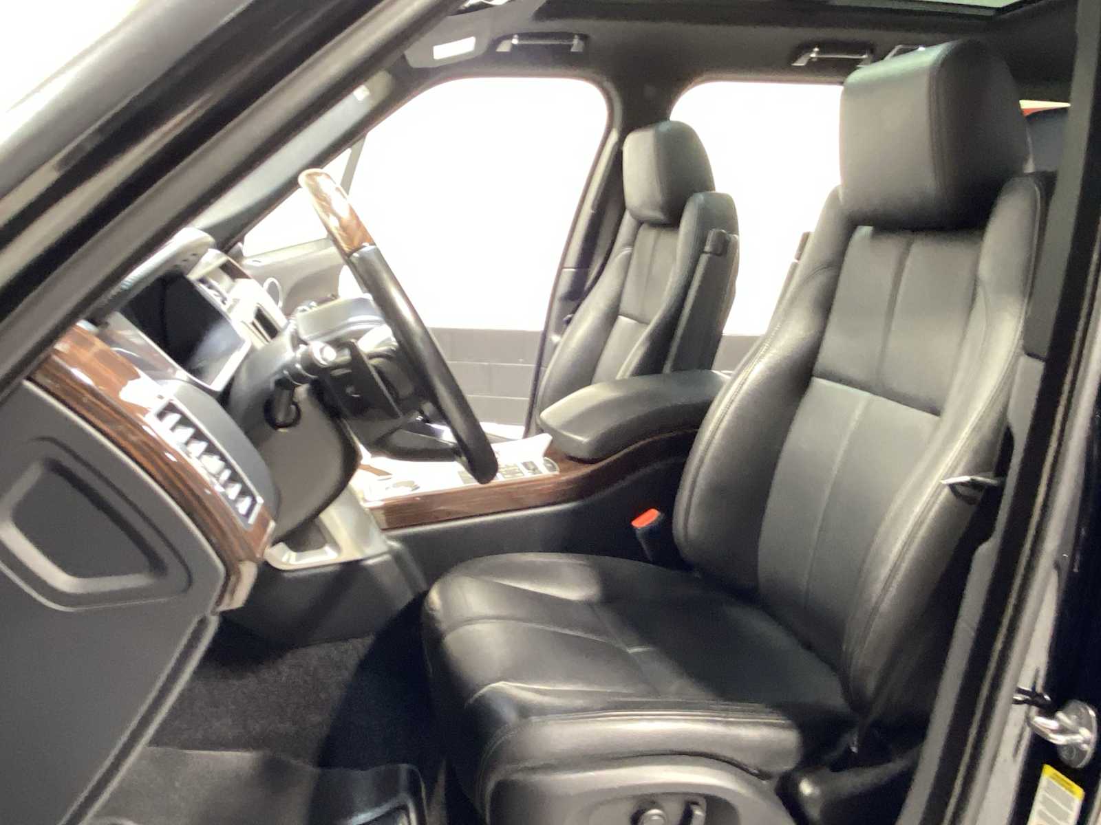 Thumbnail: 2016 Land Rover Range Rover - 11