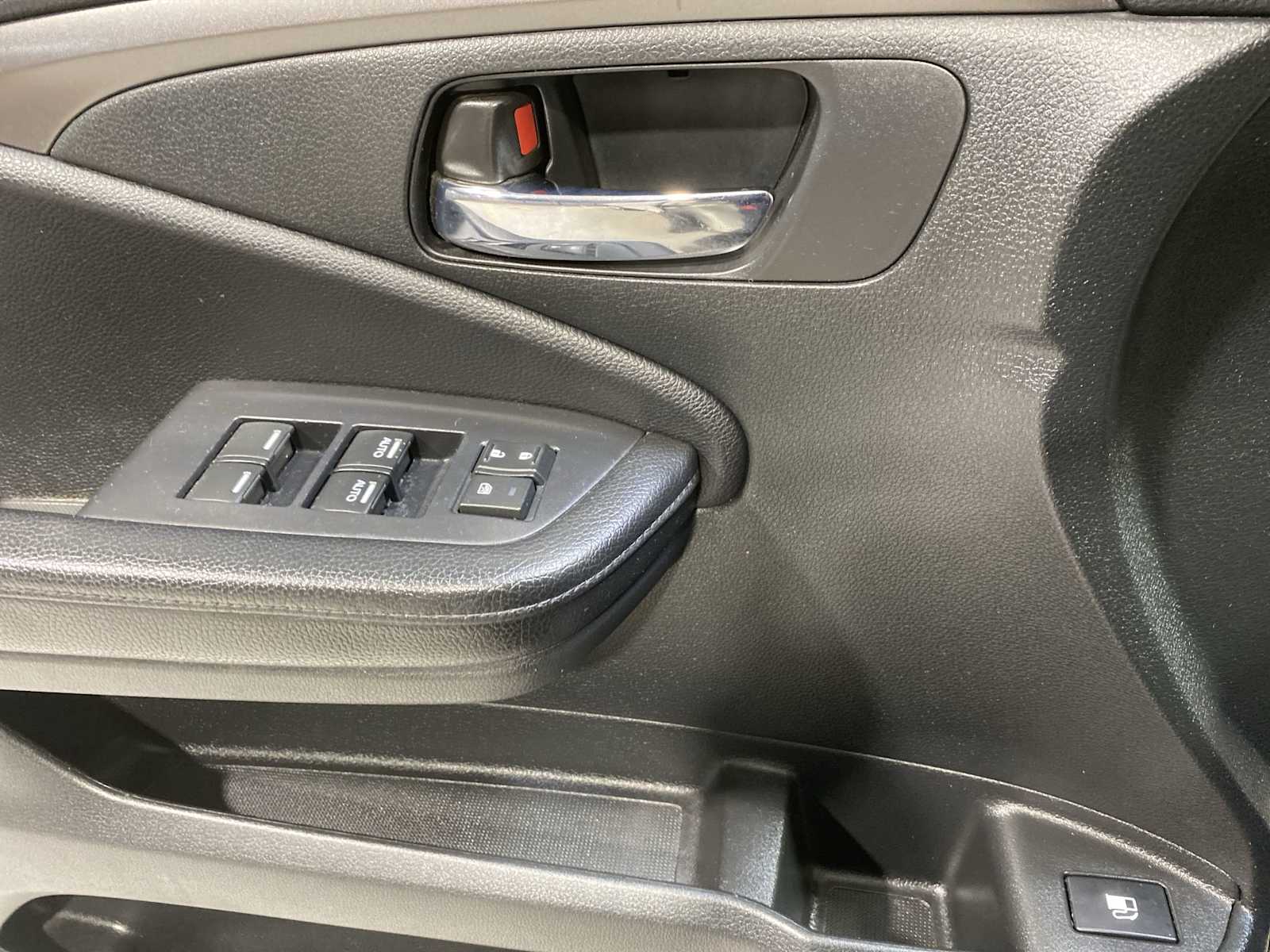 Thumbnail: 2018 Honda Pilot - 23