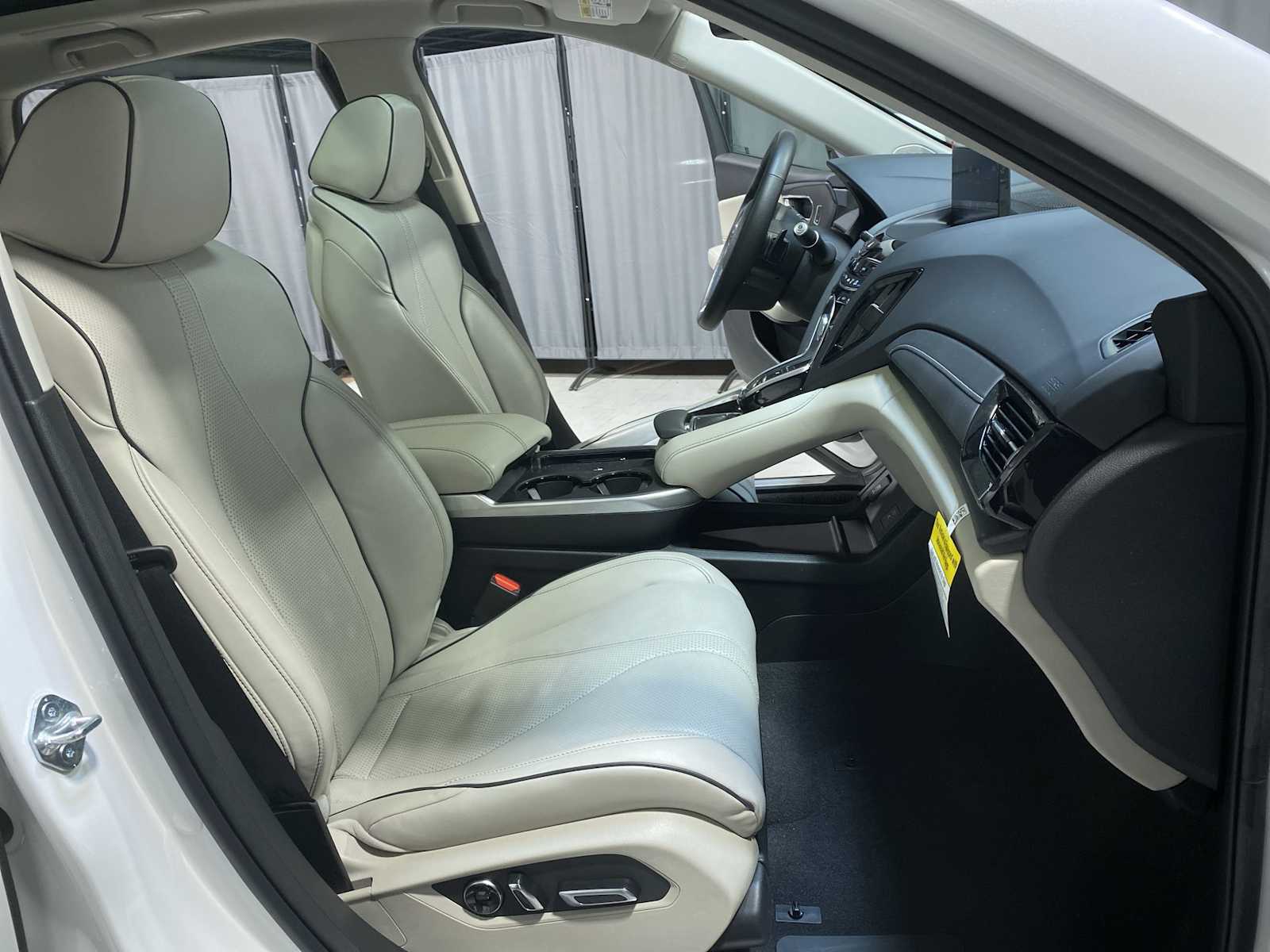 Thumbnail: 2025 Acura RDX - 14