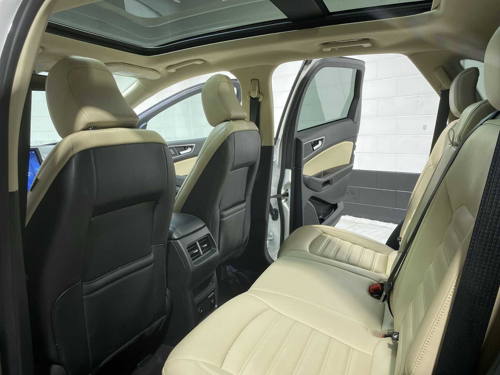 Thumbnail: 2022 Ford Edge - 12