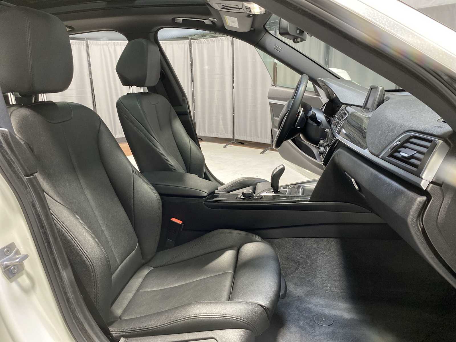 Thumbnail: 2019 BMW 3 Series - 13