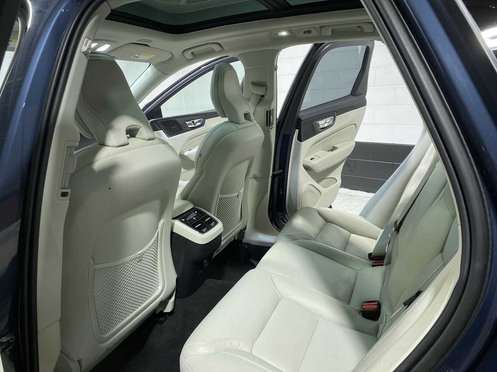 Thumbnail: 2023 Volvo XC60 - 12