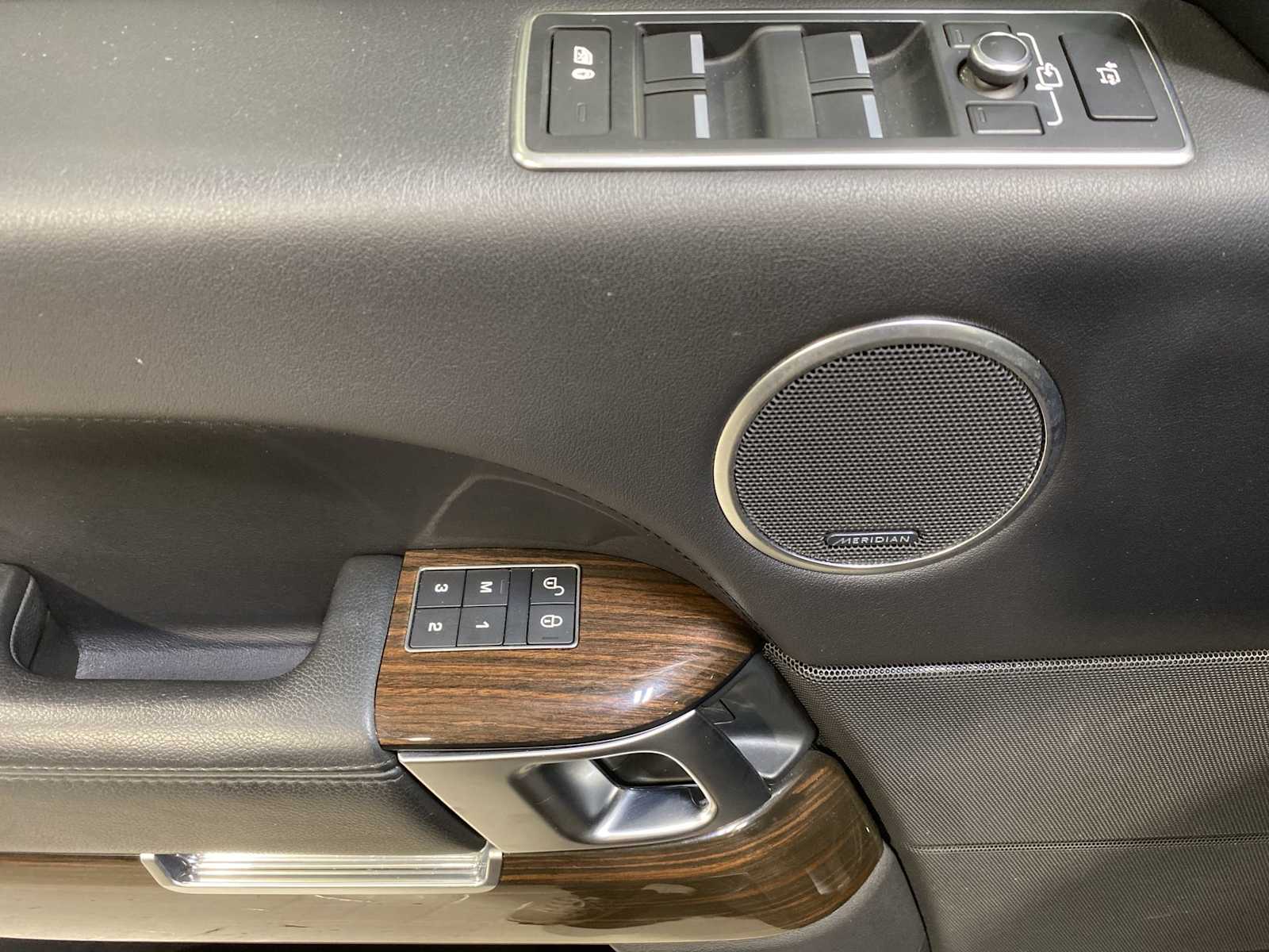 Thumbnail: 2016 Land Rover Range Rover - 23