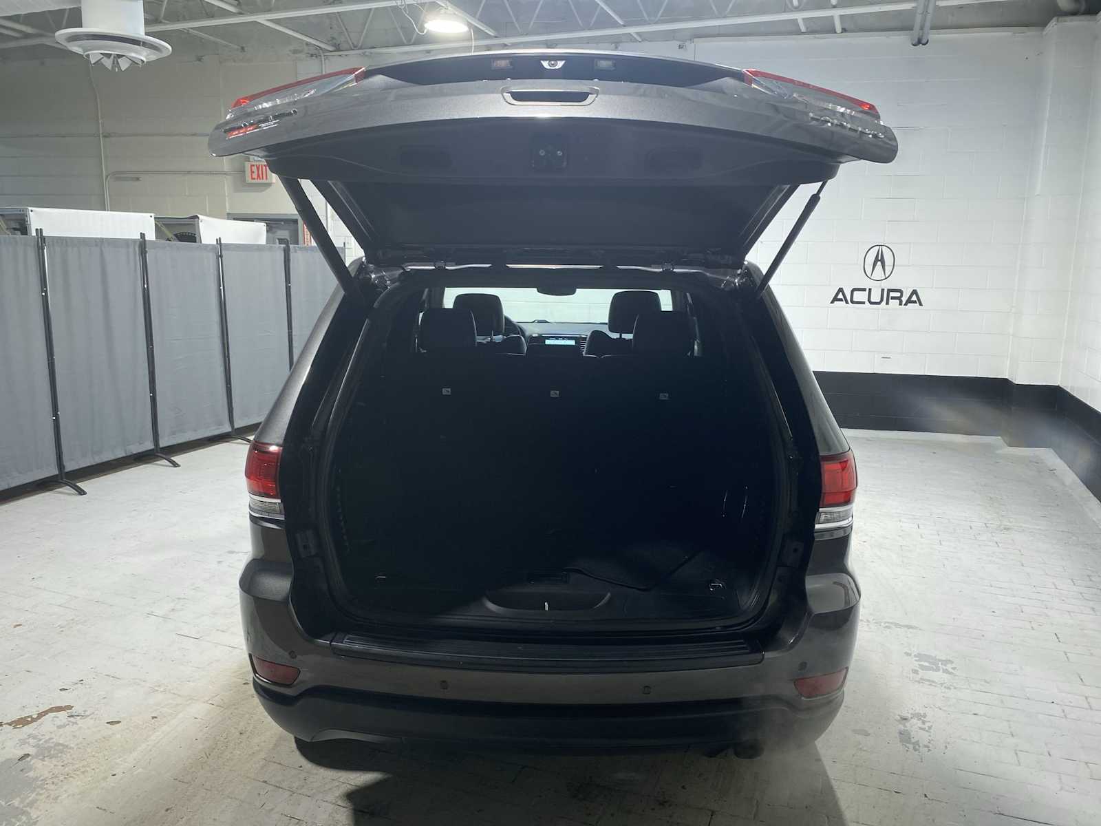 Thumbnail: 2020 Jeep Grand Cherokee - 19