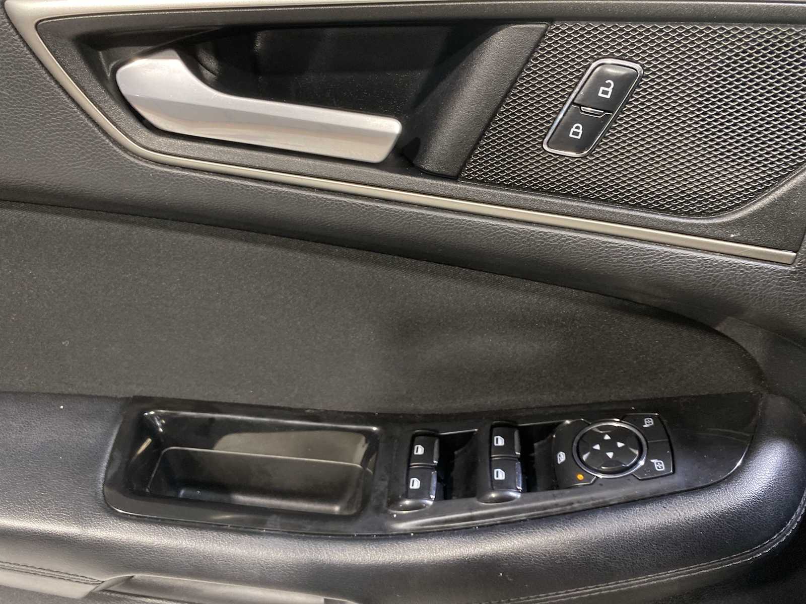 Thumbnail: 2015 Ford Edge - 23