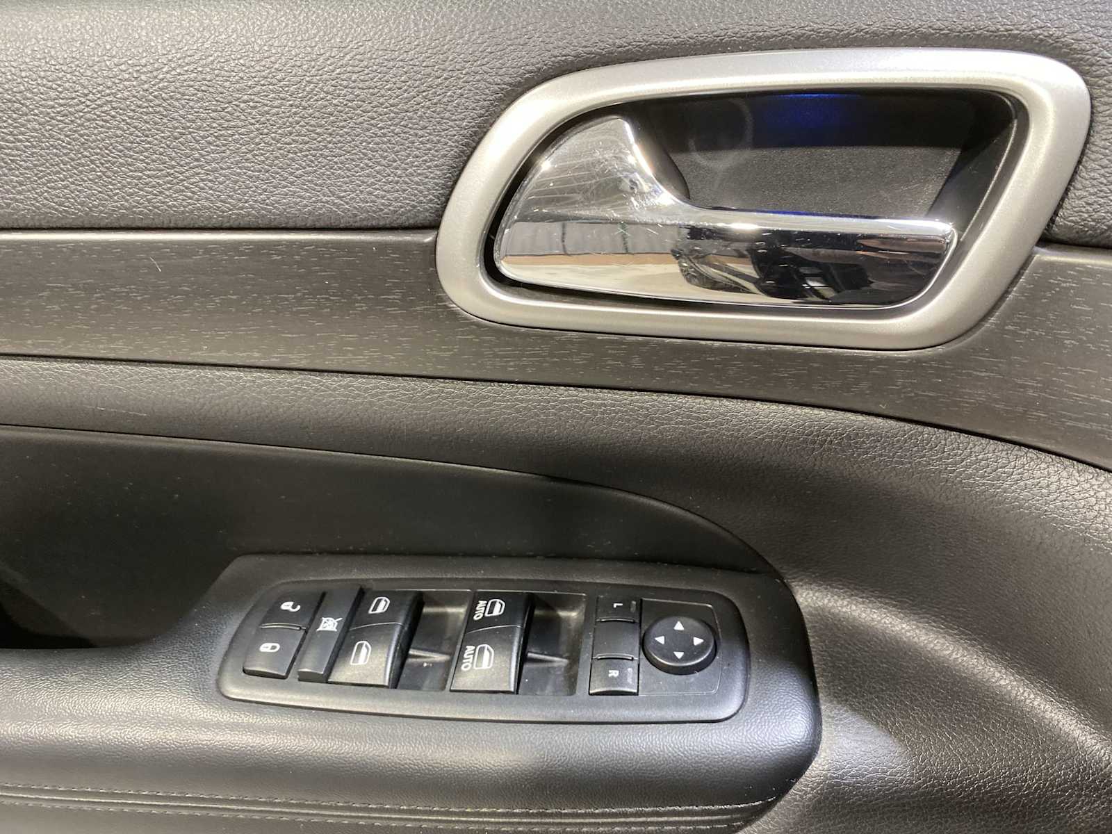 Thumbnail: 2017 Jeep Grand Cherokee - 23