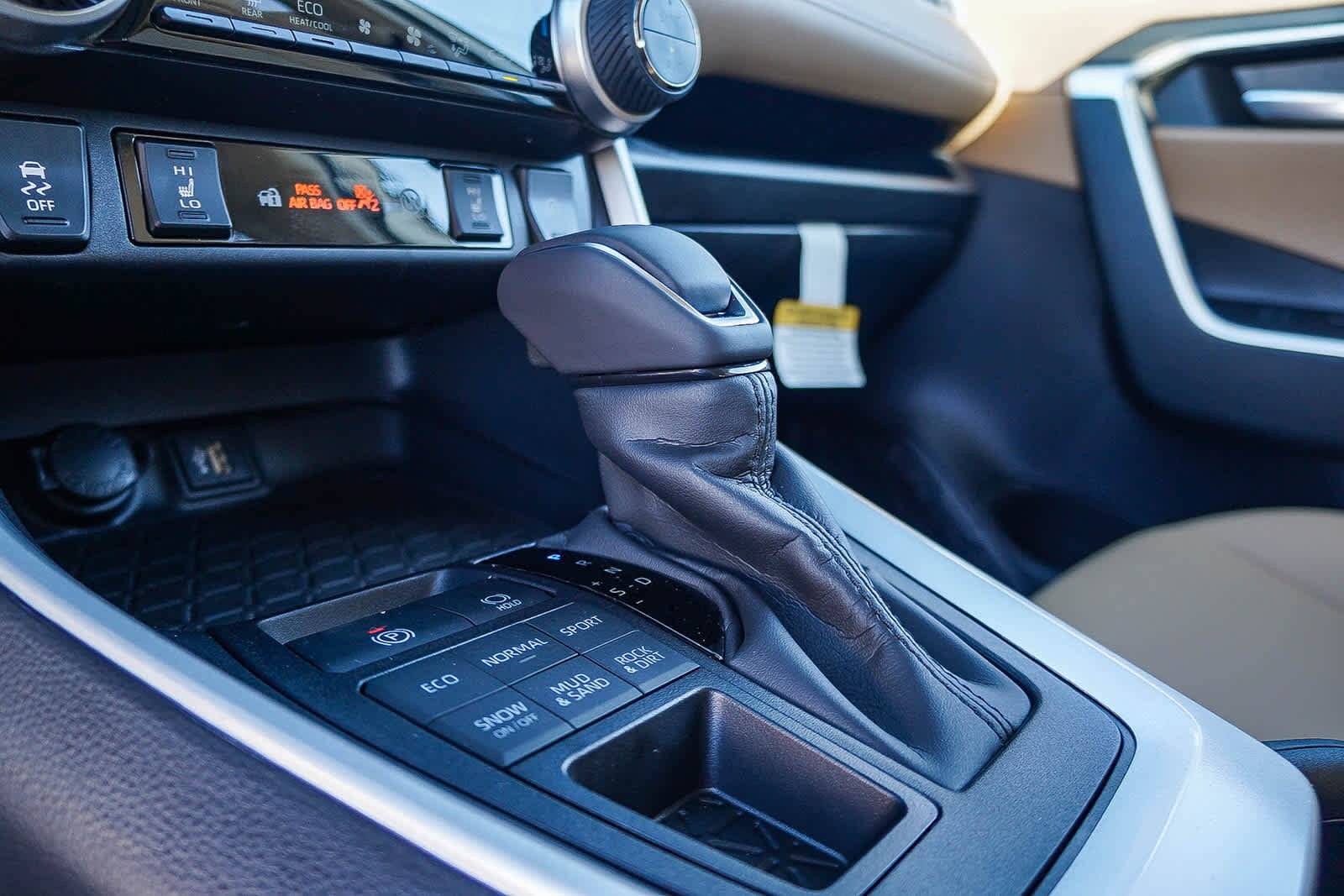 Thumbnail: 2025 Toyota RAV4 - 27