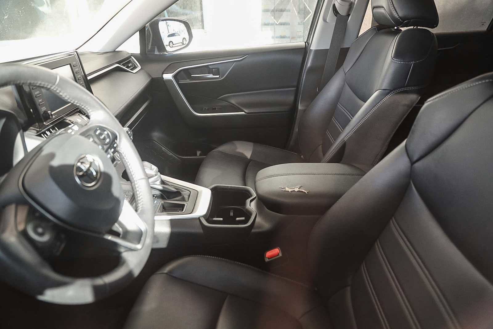 Thumbnail: 2022 Toyota RAV4 - 16
