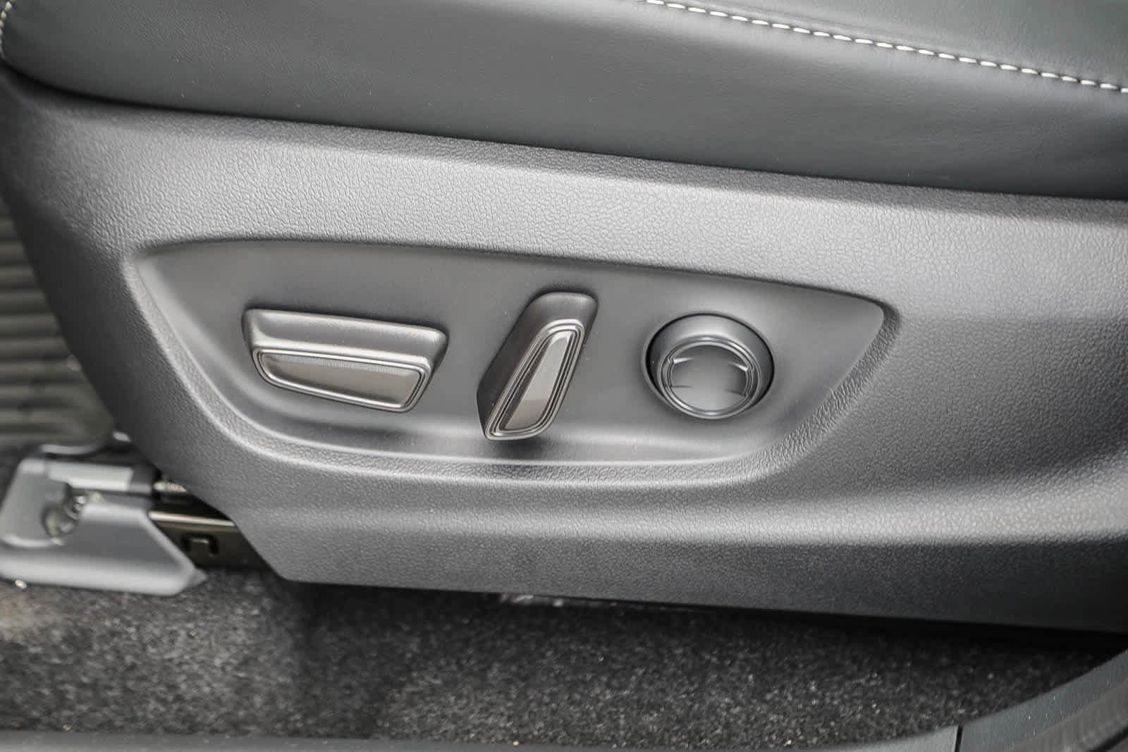 Thumbnail: 2025 Toyota Crown Signia - 21