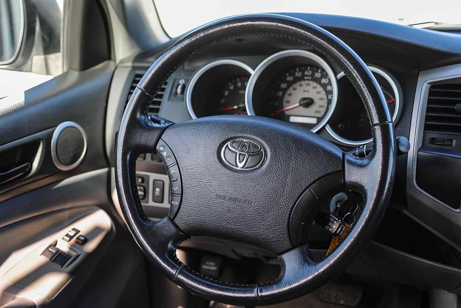 Thumbnail: 2010 Toyota Tacoma - 14