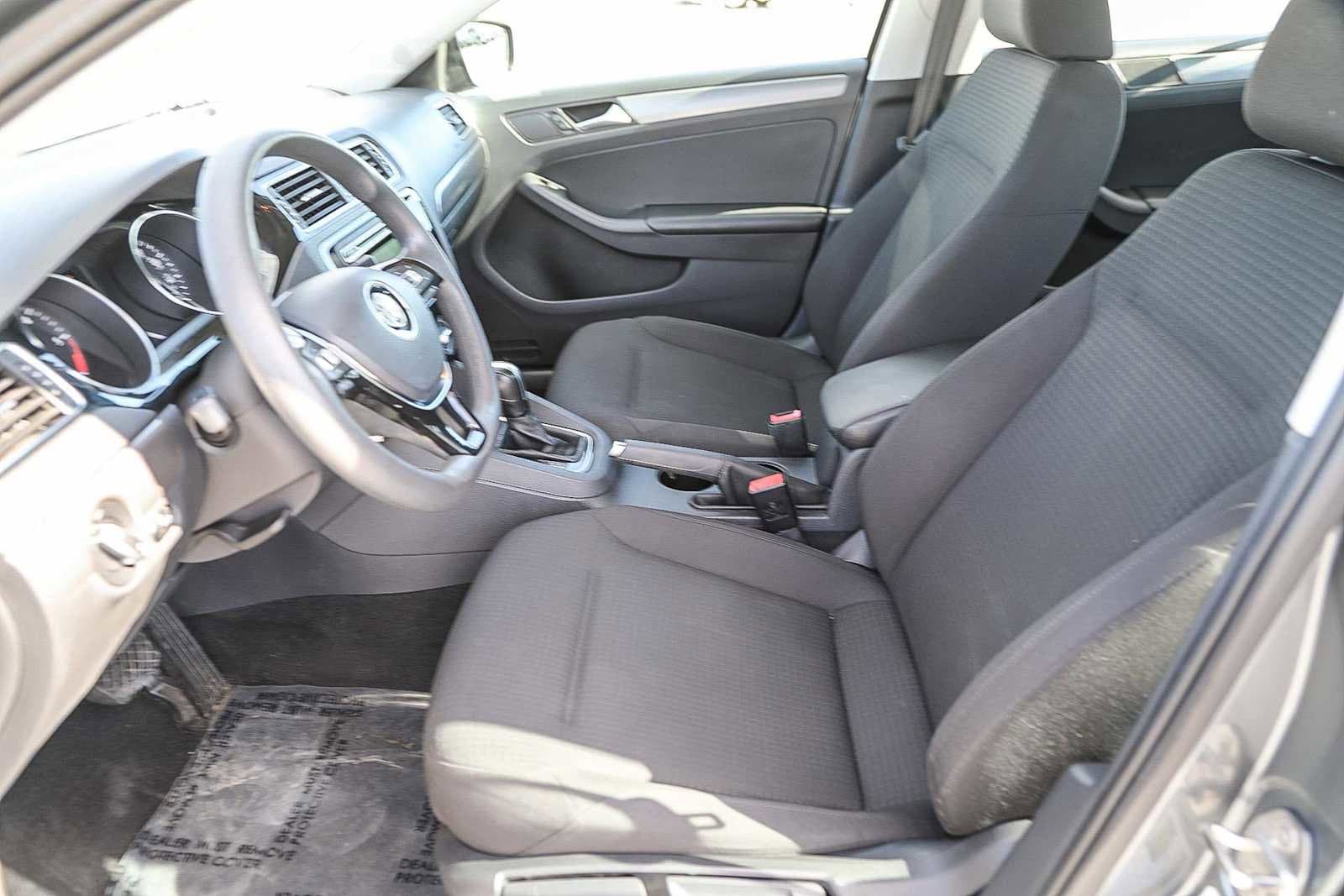 Thumbnail: 2015 Volkswagen Jetta - 17