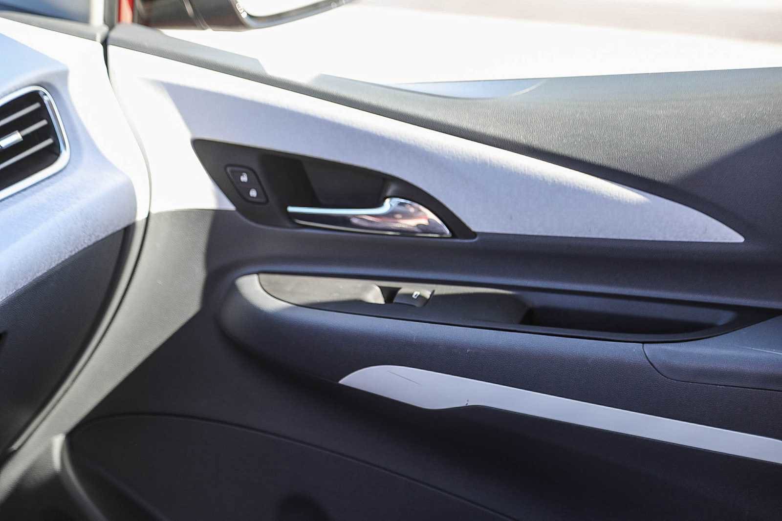 Thumbnail: 2018 Chevrolet Bolt EV - 20