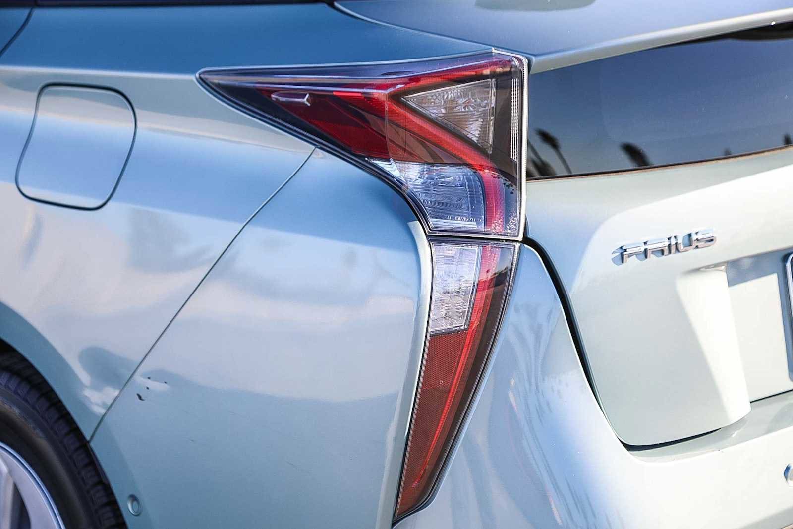 Thumbnail: 2017 Toyota Prius - 9