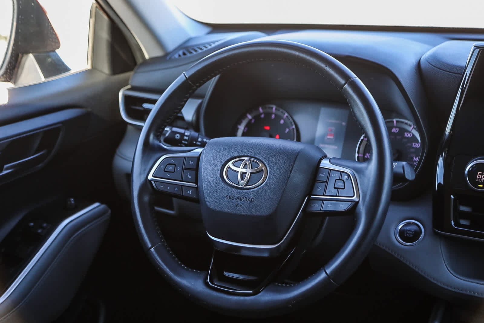 Thumbnail: 2020 Toyota Highlander - 15