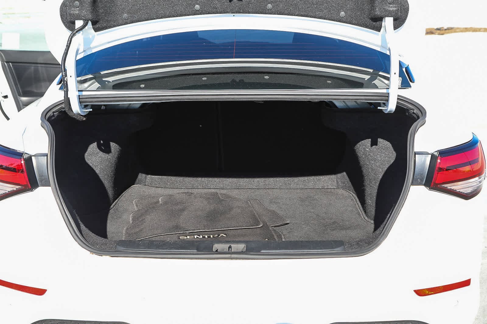 Thumbnail: 2021 Nissan Sentra - 25