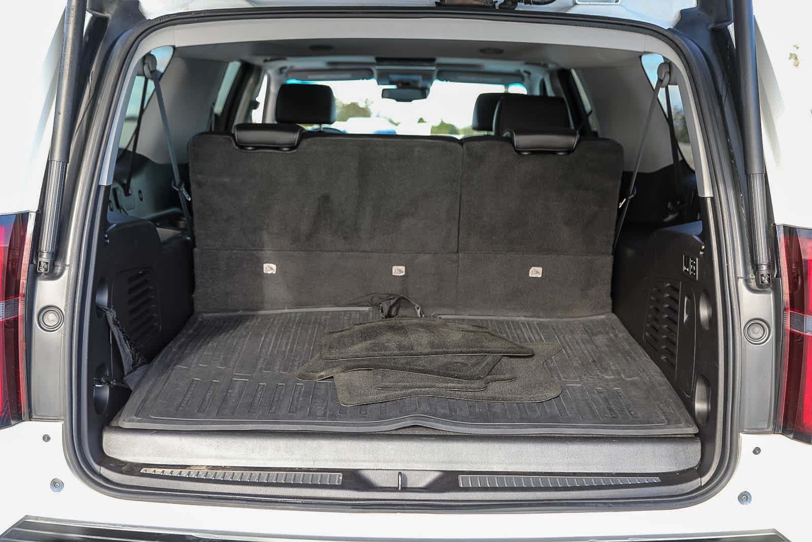 Thumbnail: 2015 Chevrolet Suburban - 24