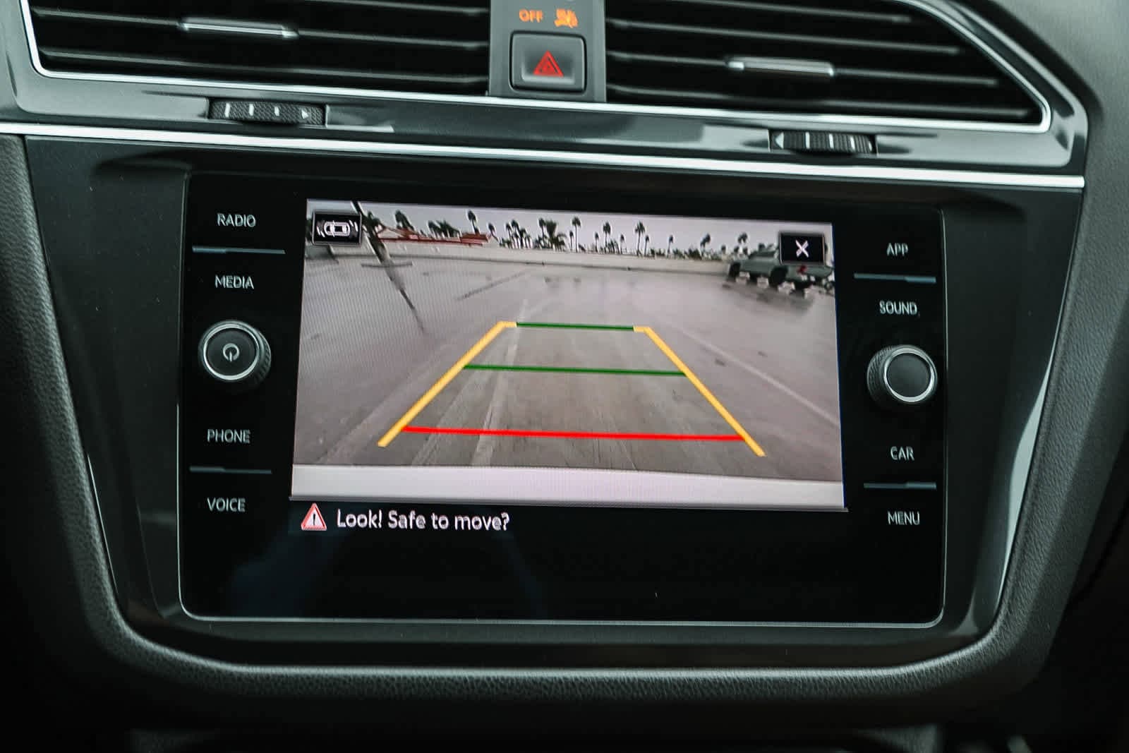 Thumbnail: 2022 Volkswagen Tiguan - 22