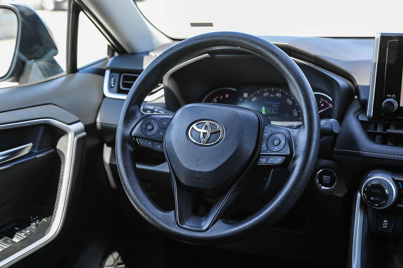 Thumbnail: 2024 Toyota RAV4 - 16